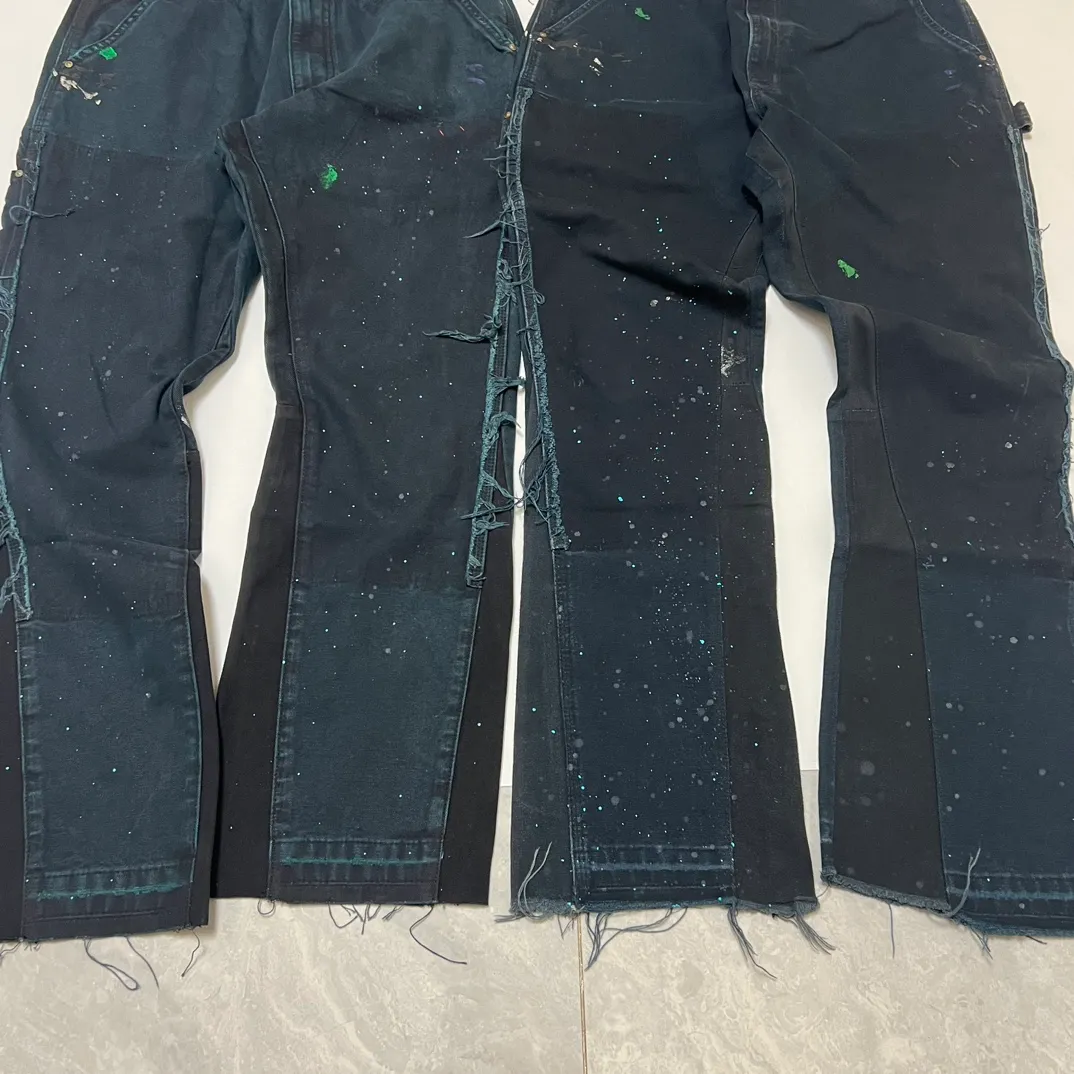 The color of the wash is particularly difficult to sample. The original version is green and black, not all black. GALLERY DEPT. LA FLARE CARPENTER PANTS. The first generation paint-splashed ink wash flared logging pants. Carhartt base version modified overalls. Green black S-XL.